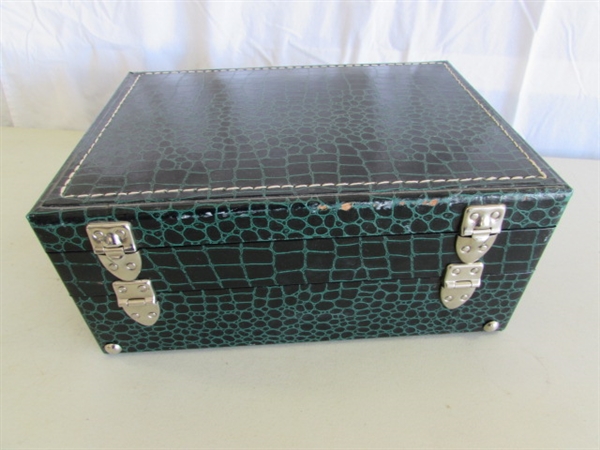 SUITCASE STYLE SEWING BASKET