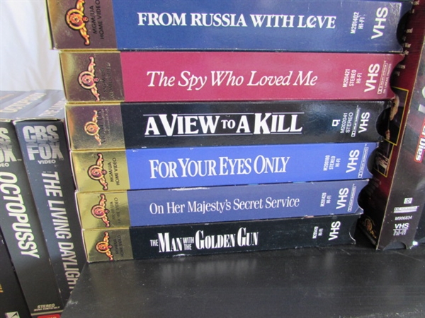 JAMES BOND & PEANUTS VHS MOVIES & PANASONIC VCR (NO REMOTE)