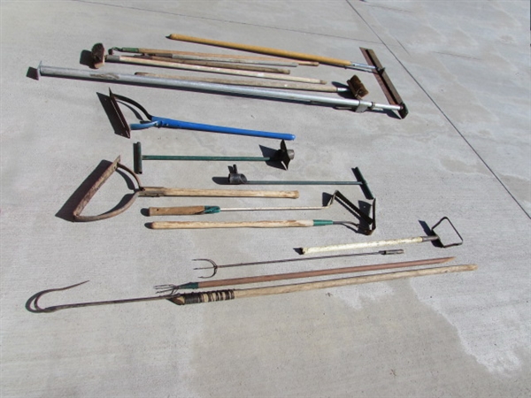 LONG HANDLES GARDEN TOOLS & FROG FORKS