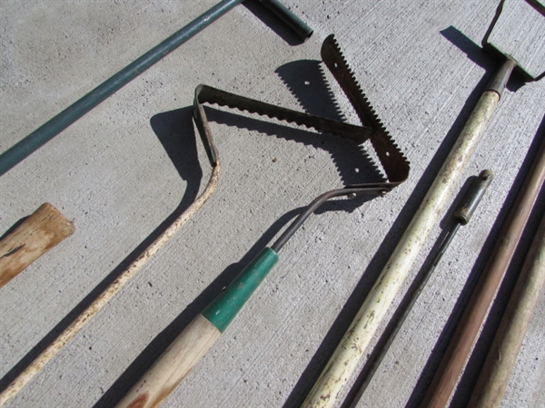 LONG HANDLES GARDEN TOOLS & FROG FORKS