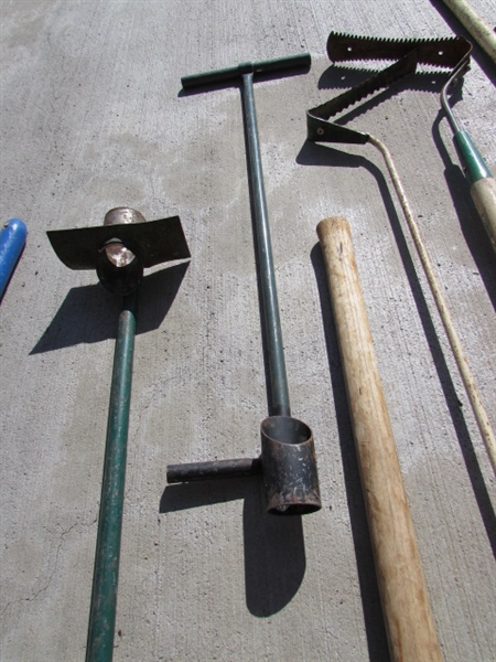 LONG HANDLES GARDEN TOOLS & FROG FORKS