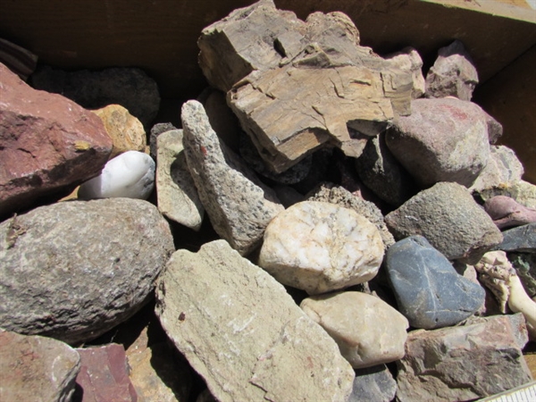 VINTAGE WOODEN AMMO CRATE/BOX WITH ASSORTED ROCKS