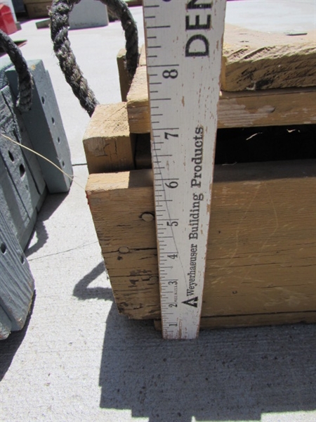 VINTAGE WOODEN AMMO CRATE/BOX WITH ASSORTED ROCKS