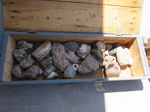 VINTAGE WOODEN AMMO CRATE/BOX WITH ASSORTED ROCKS
