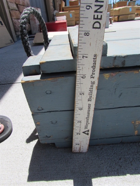 VINTAGE WOODEN AMMO CRATE/BOX WITH ASSORTED ROCKS