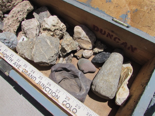 VINTAGE WOODEN AMMO CRATE/BOX WITH ASSORTED ROCKS