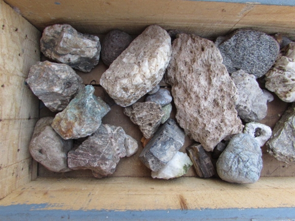 VINTAGE WOODEN AMMO CRATE/BOX WITH ASSORTED ROCKS