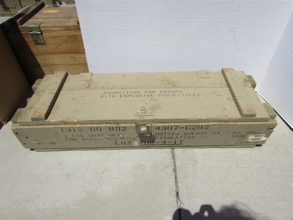 VINTAGE WOODEN AMMO CRATE/BOX WITH ASSORTED HOUSEHOLD ITEMS