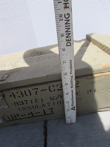 VINTAGE WOODEN AMMO CRATE/BOX WITH ASSORTED HOUSEHOLD ITEMS