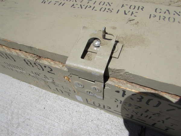 VINTAGE WOODEN AMMO CRATE/BOX WITH ASSORTED HOUSEHOLD ITEMS