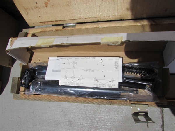 VINTAGE WOODEN AMMO CRATE/BOX WITH ASSORTED HOUSEHOLD ITEMS