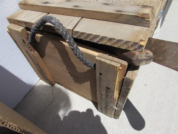 VINTAGE WOODEN AMMO CRATE/BOX WITH ASSORTED KNIVES & MACHETE