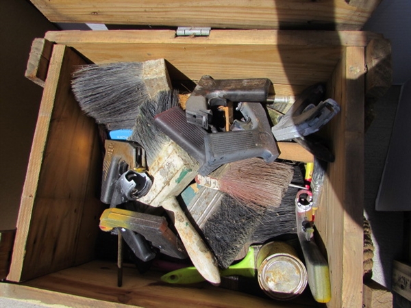 VINTAGE WOODEN AMMO CRATE/BOX WITH PAINTBRUSHES