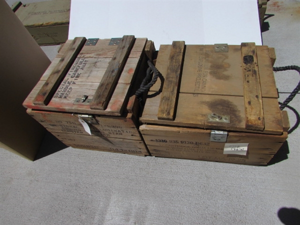 VINTAGE WOODEN AMMO CRATE/BOX WITH ASST CHAIN