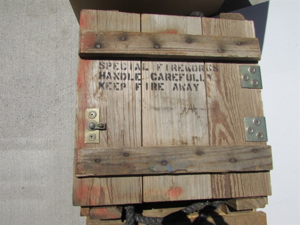 VINTAGE WOODEN AMMO CRATE/BOX WITH ASST CHAIN