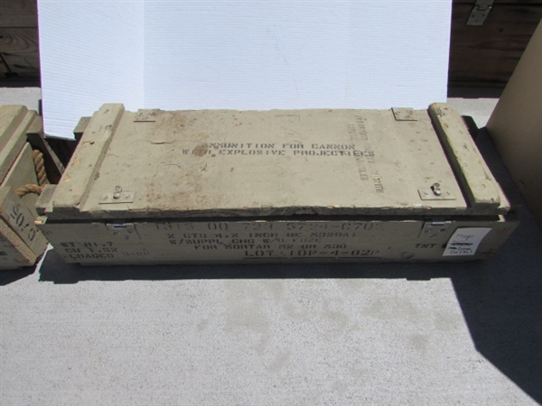 VINTAGE WOODEN AMMO CRATE/BOX WITH TRAPS