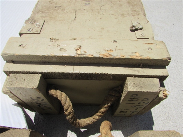 VINTAGE WOODEN AMMO CRATE/BOX WITH TRAPS