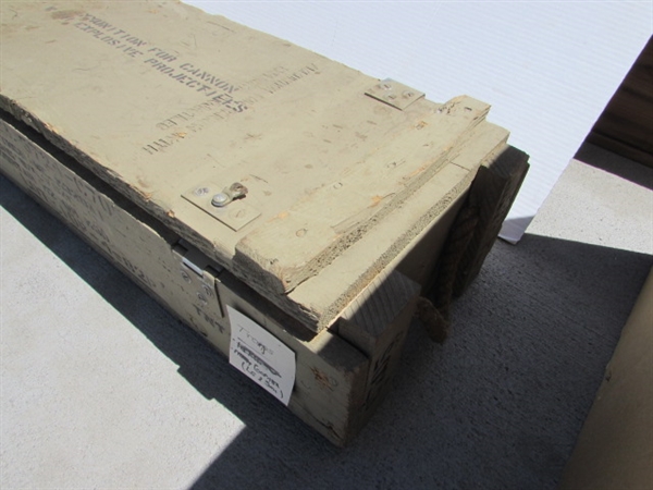 VINTAGE WOODEN AMMO CRATE/BOX WITH TRAPS
