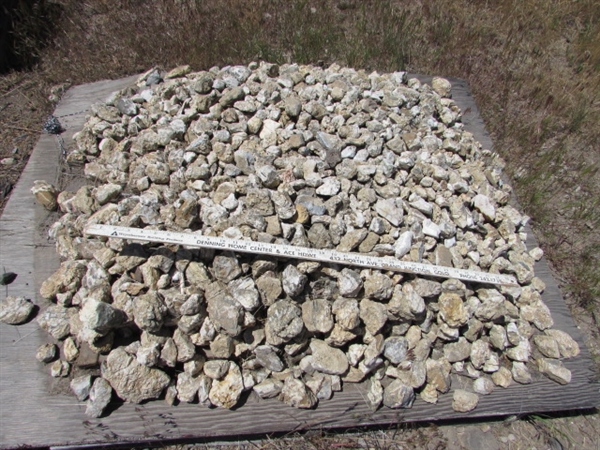 PALLET OF FIST SIZE WHITE QUARTZ ROCK