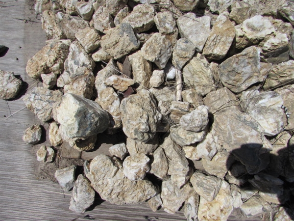 PALLET OF FIST SIZE WHITE QUARTZ ROCK