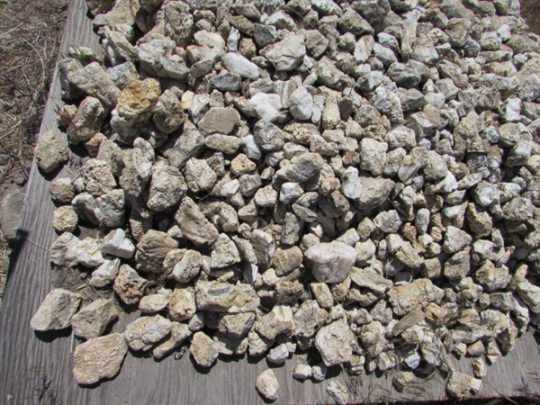 PALLET OF FIST SIZE WHITE QUARTZ ROCK