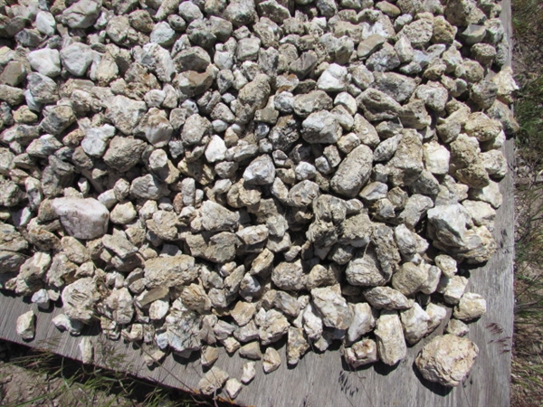 PALLET OF FIST SIZE WHITE QUARTZ ROCK