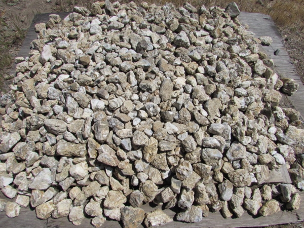 PALLET OF FIST SIZE WHITE QUARTZ ROCK