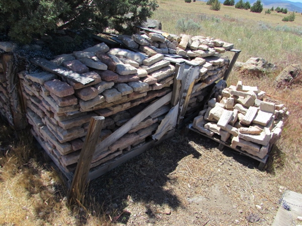 SEVERAL PALLETS OF BRICK/STONE LOOK SIDING