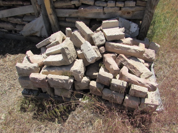 SEVERAL PALLETS OF BRICK/STONE LOOK SIDING