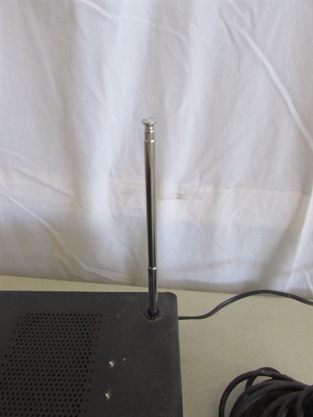UHF/VHF AM-FM PROGRAMMABLE SCANNER W/ANTENNA & JADE TRANSCEIVERS