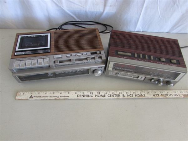 2 VINTAGE CASSETTE AM/FM CLOCK RADIOS