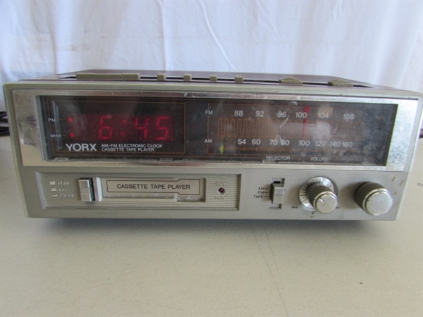 2 VINTAGE CASSETTE AM/FM CLOCK RADIOS