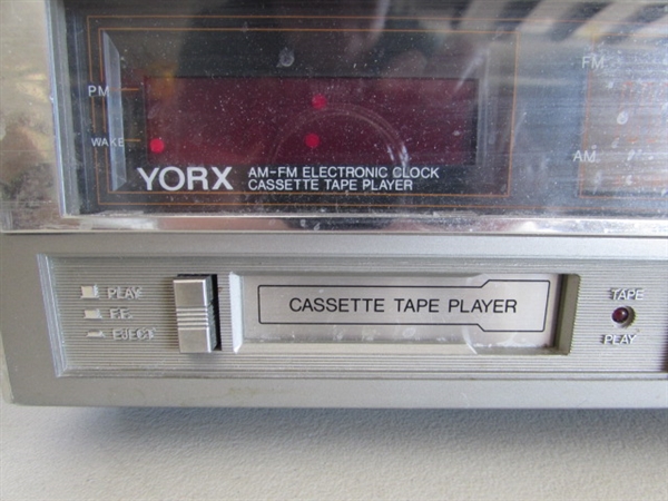 2 VINTAGE CASSETTE AM/FM CLOCK RADIOS