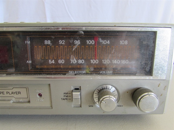 2 VINTAGE CASSETTE AM/FM CLOCK RADIOS