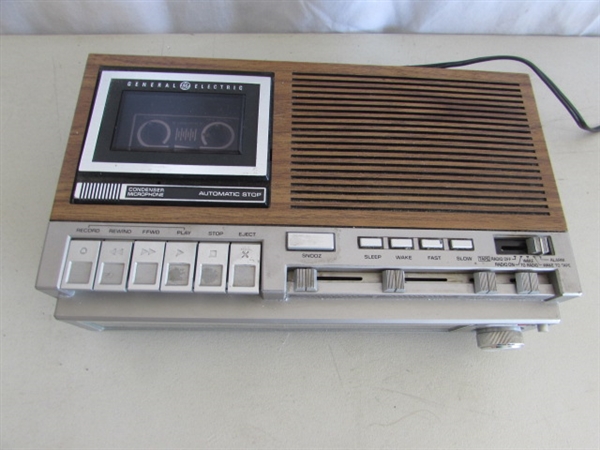 2 VINTAGE CASSETTE AM/FM CLOCK RADIOS
