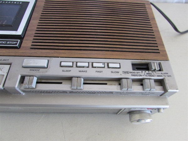 2 VINTAGE CASSETTE AM/FM CLOCK RADIOS