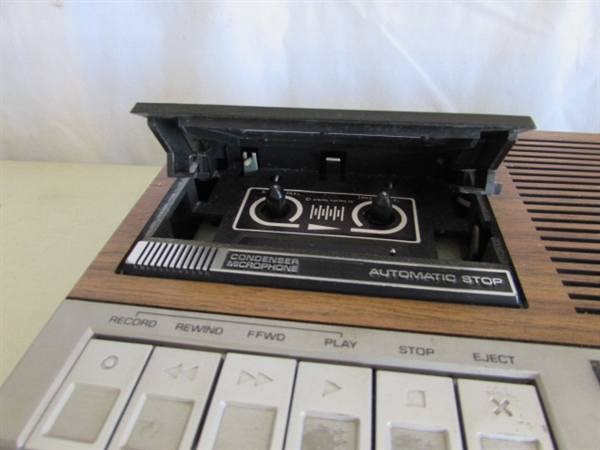 2 VINTAGE CASSETTE AM/FM CLOCK RADIOS