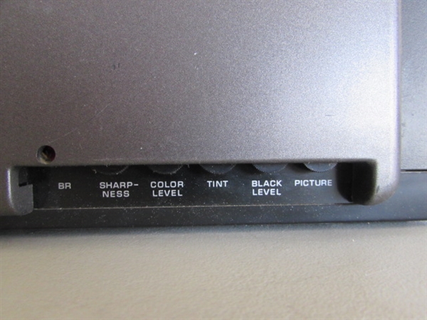 VINTAGE ZENITH AC/DC 9 TV