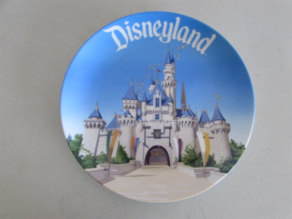 DISNEYLAND & DISNEY WORLD COLLECTOR PLATES
