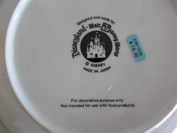DISNEYLAND & DISNEY WORLD COLLECTOR PLATES
