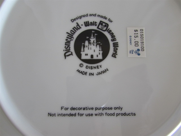 DISNEYLAND & DISNEY WORLD COLLECTOR PLATES