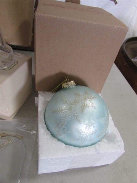 6.5' PRE LIT (CLEAR) ARTIFICIAL CHRISTMAS TREE & ASSORTED ORNAMENTS