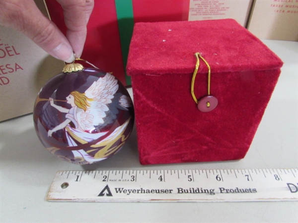 AVON ANIMATED CHRISTMAS DECOR, COOKIE JAR & TIMER