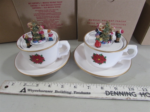 AVON ANIMATED CHRISTMAS DECOR, COOKIE JAR & TIMER