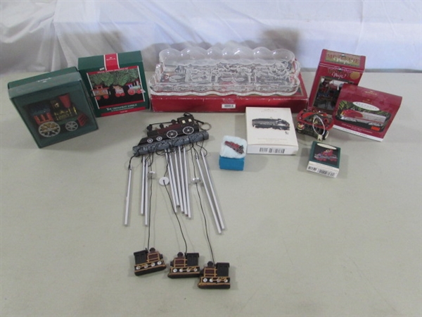 TRAIN CHRISTMAS ORNAMENTS & DECOR