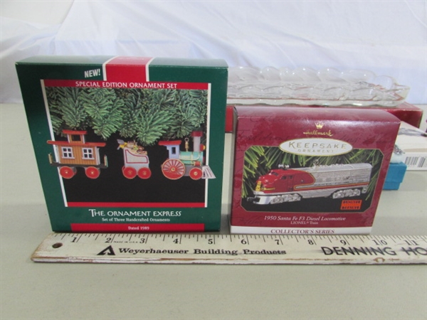 TRAIN CHRISTMAS ORNAMENTS & DECOR