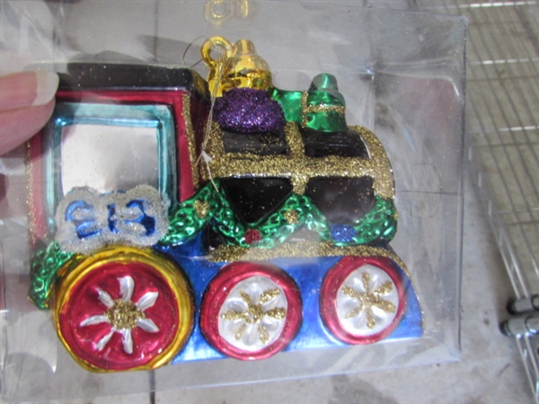 TRAIN CHRISTMAS ORNAMENTS & DECOR
