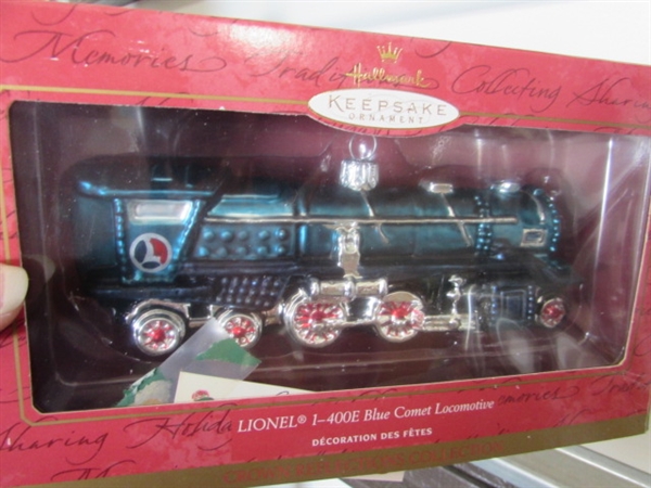 TRAIN CHRISTMAS ORNAMENTS & DECOR