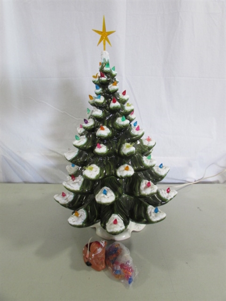 24 VINTAGE 2-PC CERAMIC CHRISTMAS TREE