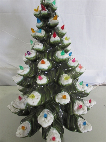 24 VINTAGE 2-PC CERAMIC CHRISTMAS TREE